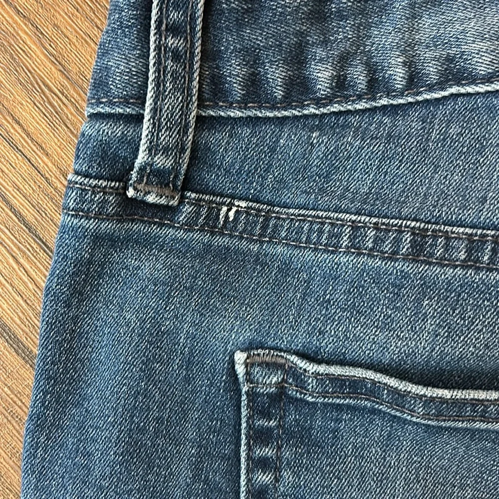 GAP Skinny Bermuda Denim Shorts Size 29 Distressed Cuffed 10”